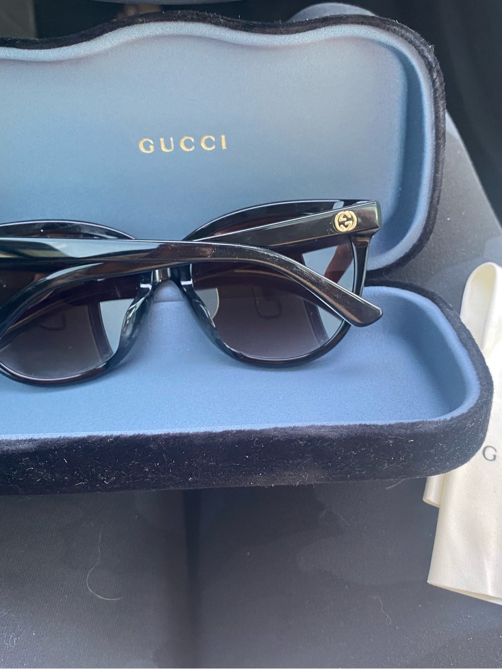 Gucci Black Gloss Cat-Eye Sunglasses with Brown Gradient Lenses - Picture 2 of 3